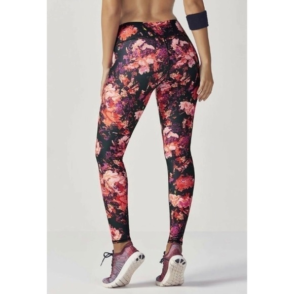 NWT Fabletics Salar "Get to Know Me" Leggings - Picture 2 of 4